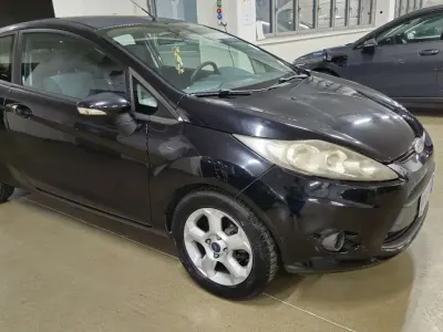Usata Ford Fiesta 82 CV (60 kW) 2008 Nero Utilitaria
