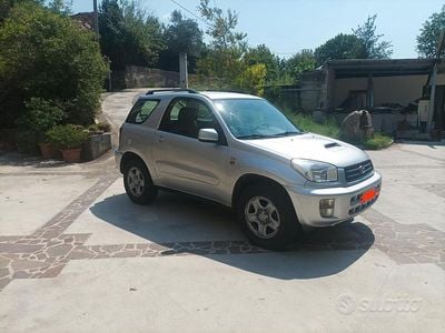 Usata Toyota RAV4 116 CV (85 kW) 2002 Grigio SUV