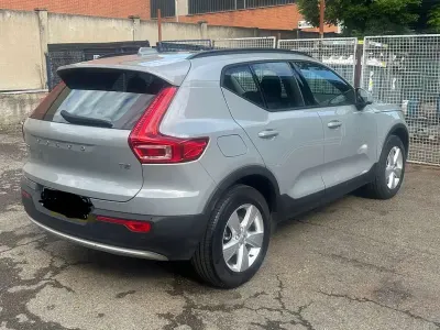 Usata Volvo XC40 129 CV (94 kW) 2023 Argento SUV