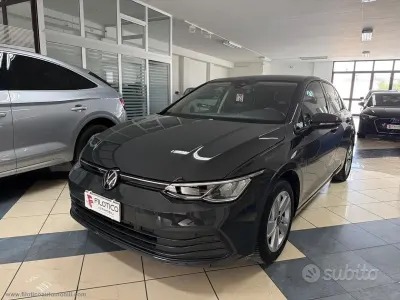 Usata VW Golf VIII Life 116 CV (85 kW) 2023 Grigio Berlina