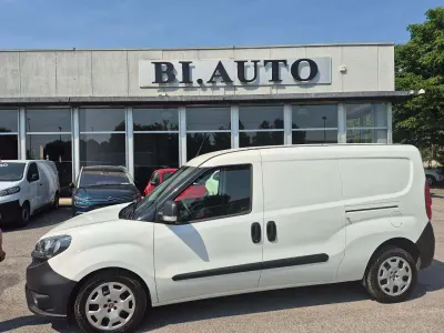 Usata Fiat Doblò Lounge 105 CV (77 kW) 2022 Bianco Monovolume