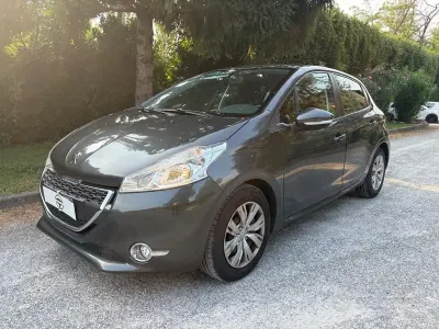 Usata Peugeot 208 82 CV (60 kW) 2015 Grigio Utilitaria