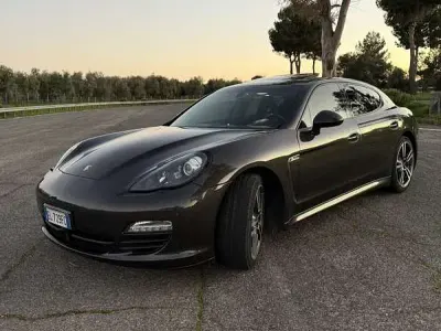 Usata Porsche Panamera 250 CV (183 kW) 2012 Utilitaria