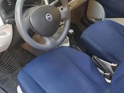 Usata Fiat Punto 80 CV (58 kW) 2003 Blu Utilitaria