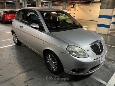 Usata Lancia Ypsilon 90 CV (66 kW) 2009 Arancione Utilitaria