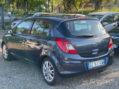 Begagnad Opel Corsa Club 75 HK (55 kW) 2010 Grå Halvkombi