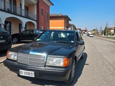 Usata Mercedes 190 75 CV (55 kW) 1991 Nero Berlina