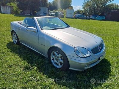 Usata Mercedes SLK200 163 CV (119 kW) 2001 Gray Cabrio