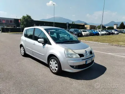 Usata Renault Modus 75 CV (55 kW) 2009 Grigio Monovolume