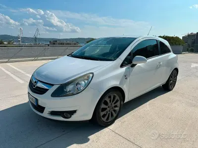 Usata Opel Corsa Sport 85 CV (62 kW) 2010 Bianco Utilitaria