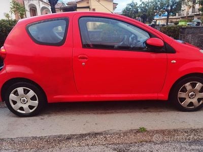 Usata Toyota Aygo 68 CV (50 kW) 2006 Rosso Utilitaria