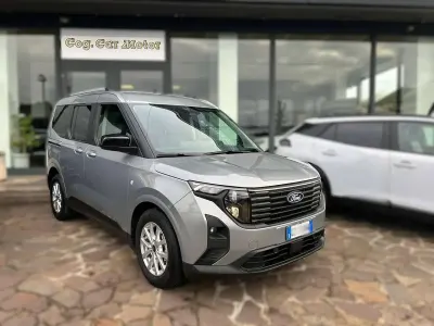 Usata Ford Tourneo Courier Titanium 125 CV (91 kW) 2025 Grigio Monovolume