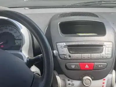 Usata Peugeot 107 Active 68 CV (50 kW) 2013 Bianco Utilitaria