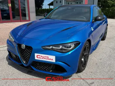 Nuova Alfa Romeo Giulia Quadrifoglio 519 CV (381 kW) 2025 Blu misano Berlina