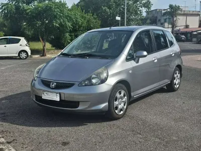Usata Honda Jazz 77 CV (56 kW) 2007 Argento Utilitaria