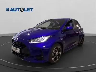 Nuova Toyota Yaris Hybrid Lounge 92 CV (67 kW) 2025 Juniper blue Berlina