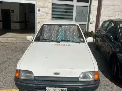 Usata Ford Escort 61 CV (44 kW) 1988 Bianco Berlina