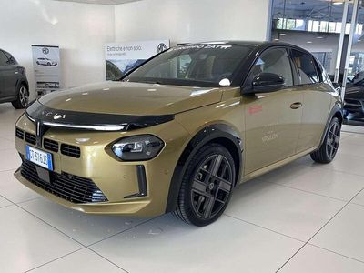 Usata Lancia Ypsilon 101 CV (74 kW) 2024 Vernice oro / tetto nero Utilitaria