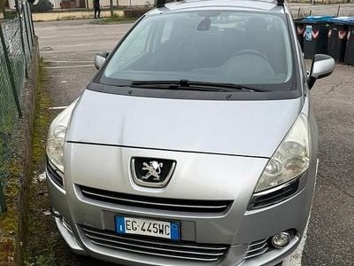 Usata Peugeot 5008 112 CV (82 kW) 2011 Grigio Monovolume