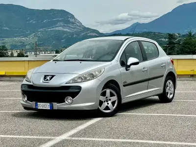 Usata Peugeot 207 Active 95 CV (69 kW) 2008 Grigio Berlina
