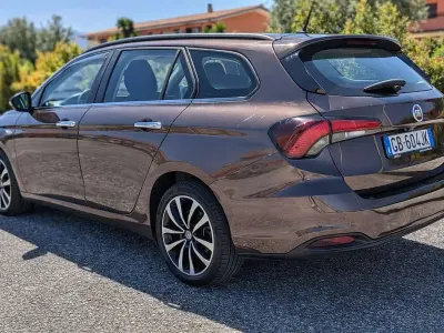 Usata Fiat Tipo Lounge 120 CV (88 kW) 2020 Marrone Station wagon