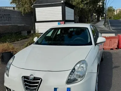 Usata Alfa Romeo Giulietta 105 CV (77 kW) 2011 Bianco Utilitaria