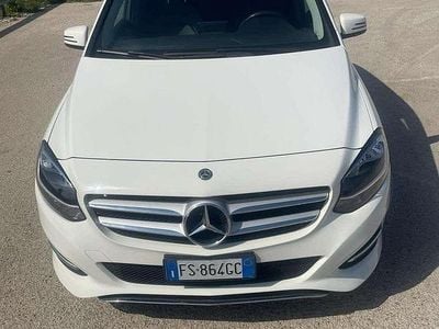 Usata Mercedes B200 156 CV (114 kW) 2018 Bianco Monovolume