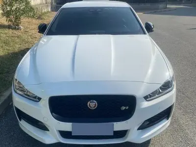 Usata Jaguar XE R-Sport 179 CV (131 kW) 2017 Bianco Berlina