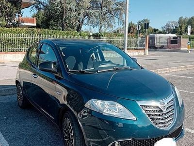 Usata Lancia Ypsilon 69 CV (50 kW) 2015 Blu Utilitaria