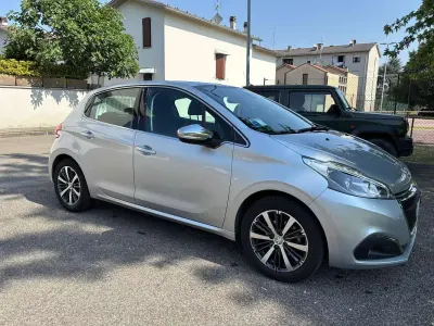 Usata Peugeot 208 Allure 82 CV (60 kW) 2017 Argento Utilitaria