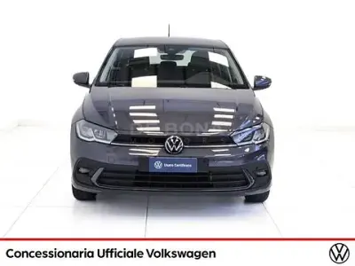 Usata VW Polo Life 80 CV (58 kW) 2023 Grigio Utilitaria
