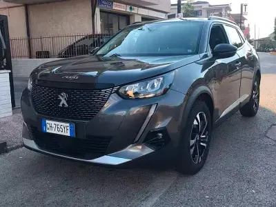 Usata Peugeot 2008 110 CV (80 kW) 2022 Grigio SUV