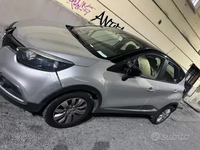 Usata Renault Captur 90 CV (66 kW) 2015 Grigio SUV