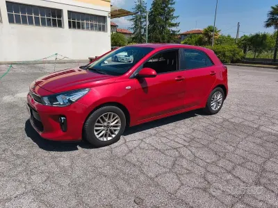 Usata Kia Rio 84 CV (61 kW) 2019 Rosso Berlina