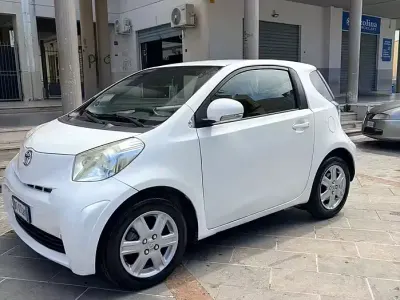 Usata Toyota iQ 68 CV (50 kW) 2009 Bianco Utilitaria