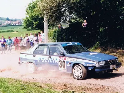 Usata Alfa Romeo 75 Quadrifoglio Verde 286 CV (210 kW) 1989 Blu Berlina