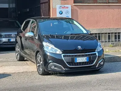 Usata Peugeot 208 S 102 CV (75 kW) 2020 Nero Utilitaria