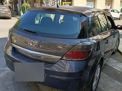 Usata Opel Astra 90 CV (66 kW) 2007 Bluazzurro Berlina