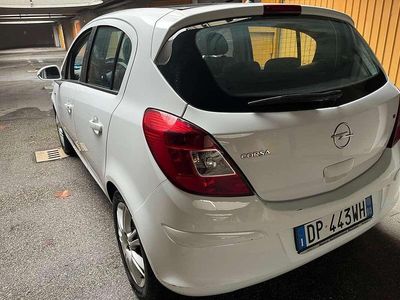 Usata Opel Corsa Cosmo 80 CV (58 kW) 2008 Bianco Utilitaria