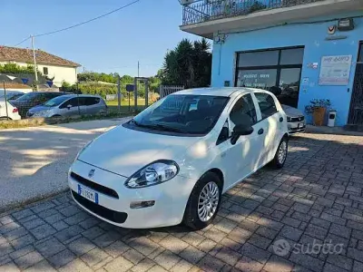 Usata Fiat Punto Street 95 CV (69 kW) 2017 Bianco Utilitaria