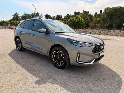 Usata Ford Kuga ST-Line X 152 CV (111 kW) 2024 Argento SUV