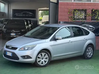Begagnad Ford Focus 109 HK (80 kW) 2008 Grå Sedan