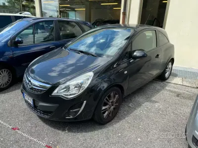 Begagnad Opel Corsa 86 HK (63 kW) 2012 Svart Halvkombi