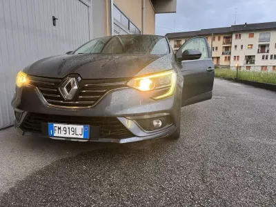Usata Renault Mégane IV Intens 110 CV (80 kW) 2017 Blu/azzurro Berlina