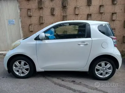 Usata Toyota iQ Sol 68 CV (50 kW) 2010 Bianco Utilitaria