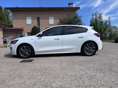 Usata Ford Focus ST-Line 116 CV (85 kW) 2023 Bianco Berlina