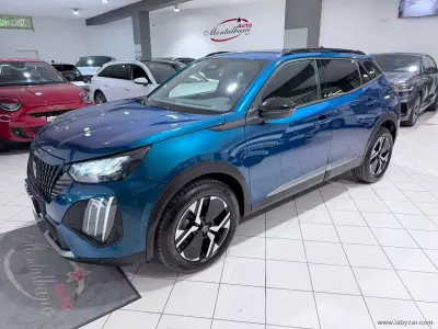 Usata Peugeot 2008 Allure 102 CV (75 kW) 2025 Blu/azzurro SUV