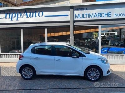 Usata Peugeot 208 Active 75 CV (55 kW) 2016 Bianco Utilitaria
