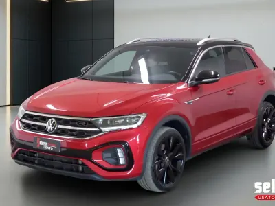 Usata VW T-Roc R-line 150 CV (110 kW) 2024 7h rosso rubino metallizzato SUV
