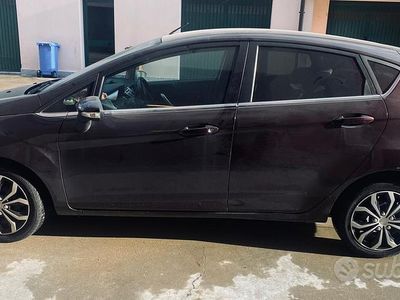 Usata Ford Fiesta 80 CV (58 kW) 2010 Rosso Utilitaria